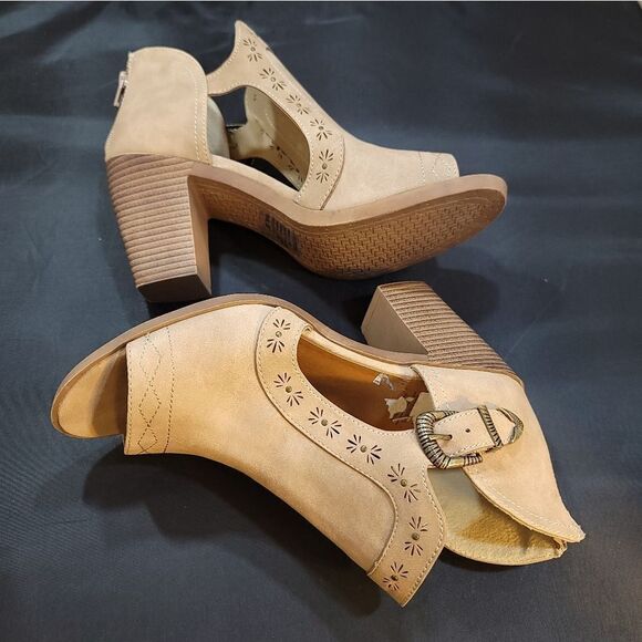 BRAND NEW JELLYPOP CUT-OUT DESIGN BLOCK HEEL BOOTIE - Picture 15 of 15